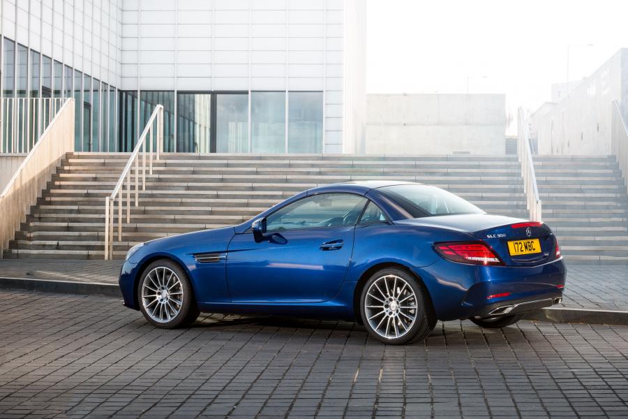  Mercedes-Benz SLC300 AMG Line 2016 года  (UK) (фото 11 из 25)
